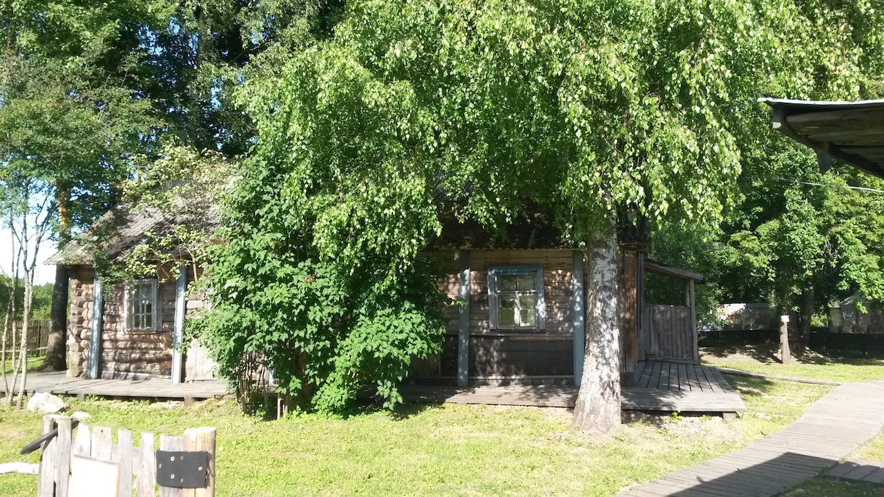 Puškinin kotitilalla Mihailovskojessa museo on talossa, jossa Dovlatov asui toimiessaan matkaoppaana 70-luvulla. Kuva: Pauli Tapio